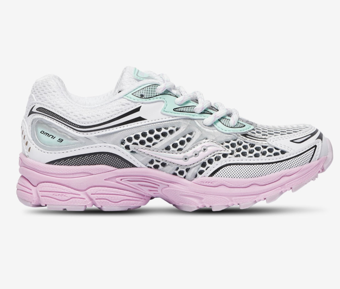 WOMANS SAUCONYS