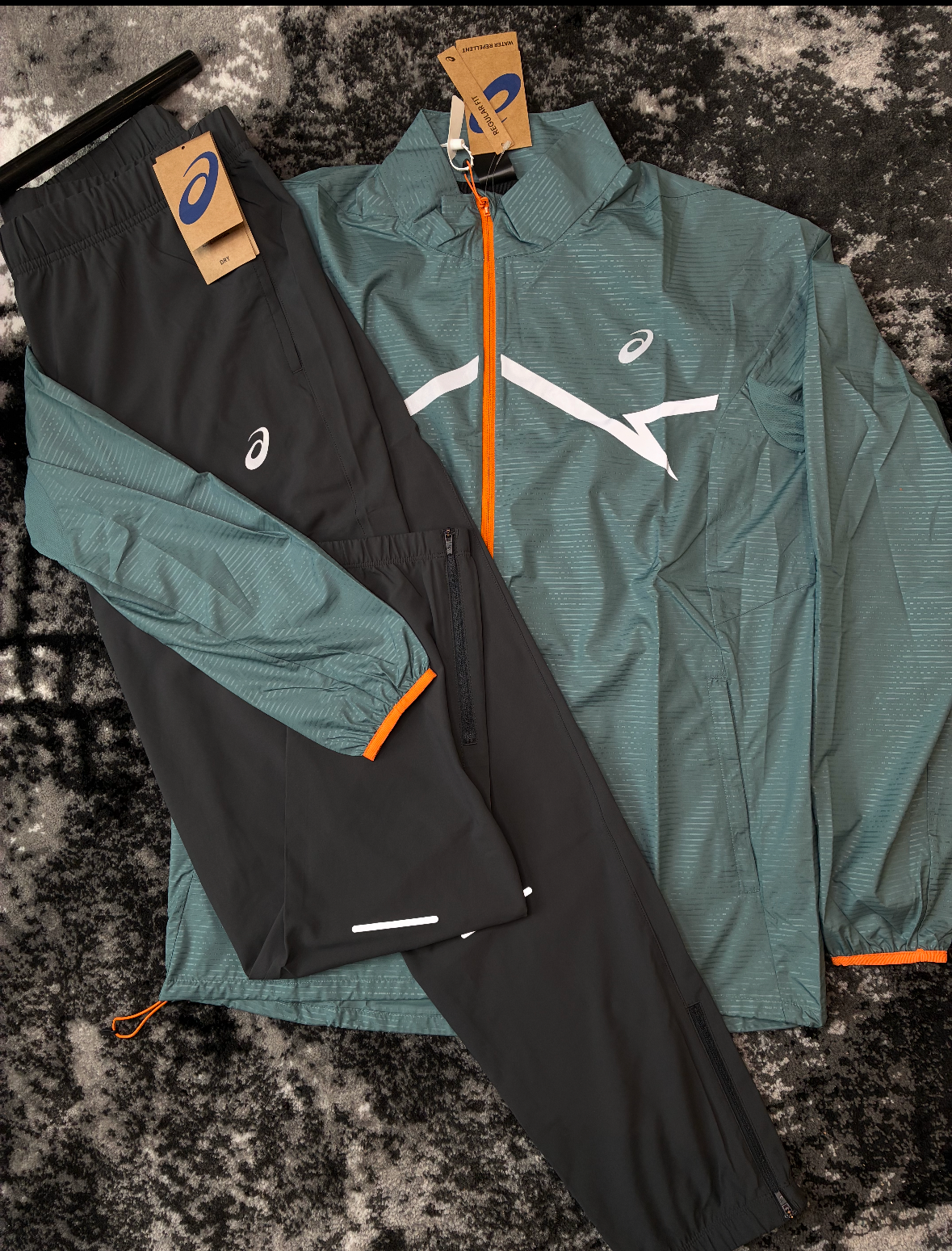 ASICS lite show no hood set